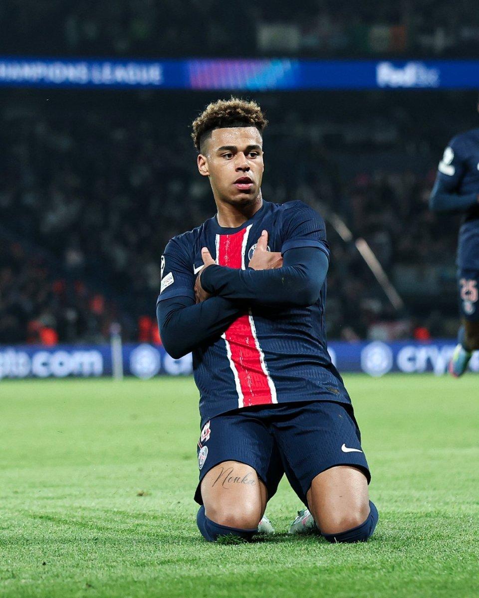 九游体育包含巴黎圣日耳曼训练开放日，窗口期豪取连胜引欢呼，欧冠在即，数据趋势出现新变化的词条