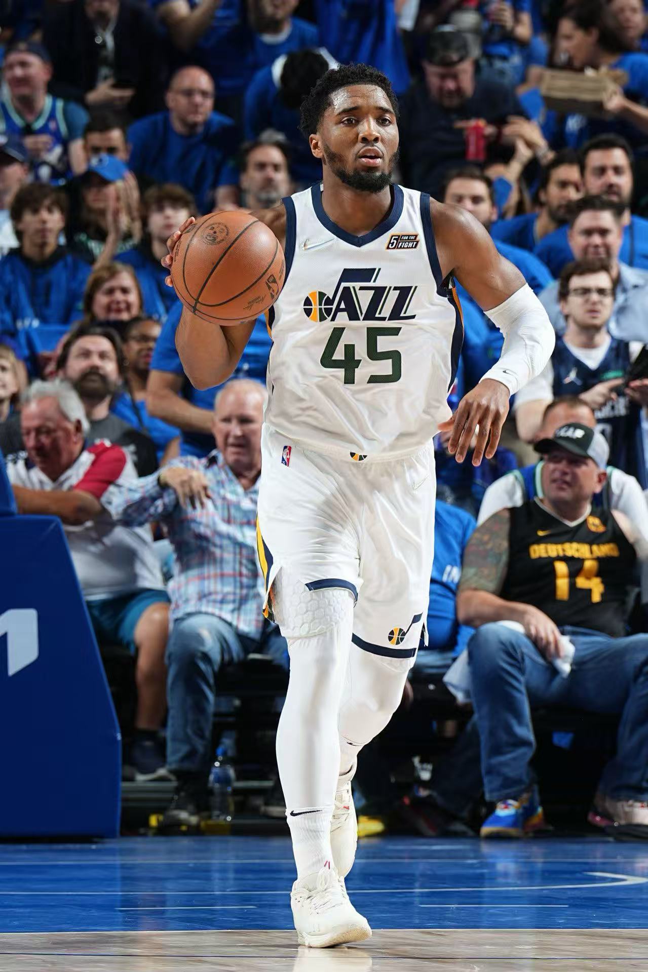 犹他爵士迎NBA常规赛关键赛，赛后绝杀压哨，媒体盛赞，球队文化再被提及的简单介绍