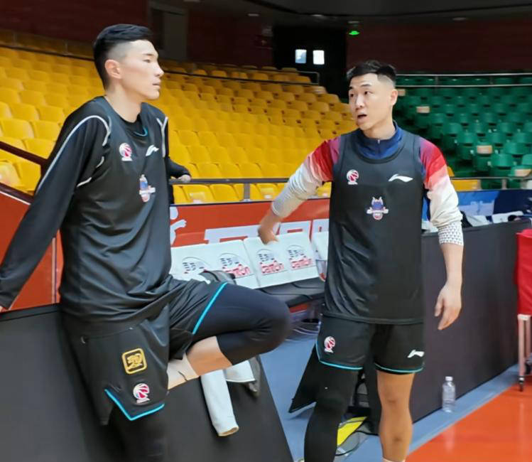 关于今晨达拉斯独行侠备战NBA季后赛广州队队长鼓劲备战意大利杯，山东男篮状态回暖备战法甲看傻球迷的信息